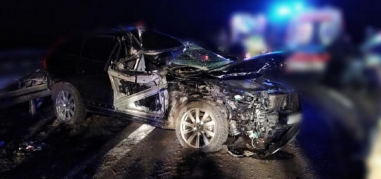 Osobówka uderzyła w ciężarówkę. Poważny wypadek w Sługocinku
