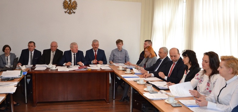 Dołożyli na chodniki i drogę. Zrobią je wspólnie z powiatem