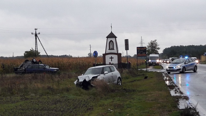 Kraksa na skrzyżowaniu. Policja wyjaśni okoliczności zdarzenia (ZDJĘCIA)