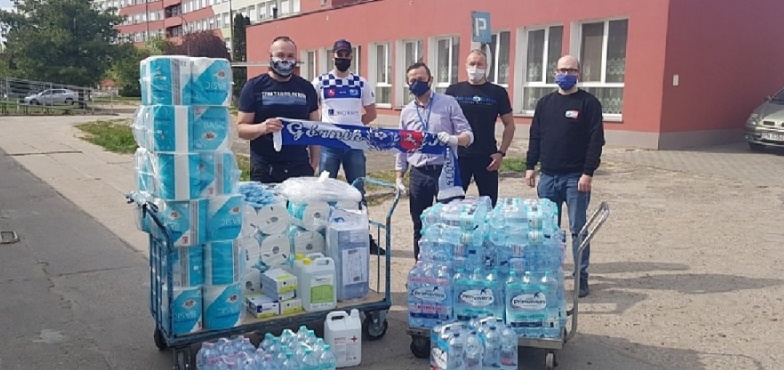 Kibicowskie wsparcie dla szpitala. Fani Górnika przekazali dary warte 4 tysiące złotych