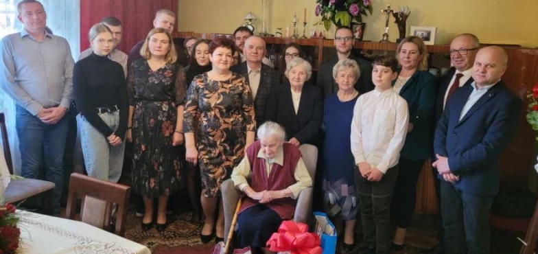 Pani Regina skończyła 105 lat. Urodziła się w Chicago