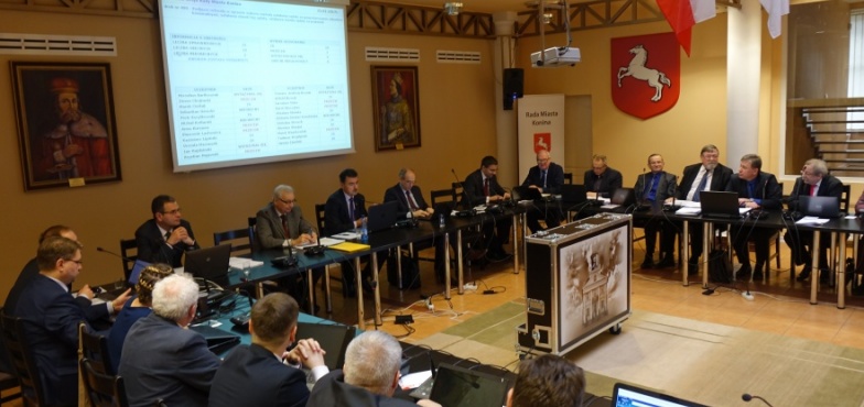 Od kwietnia mieszkańcy zapłacą więcej za śmieci. Nie wszyscy radni byli za podwyżką 