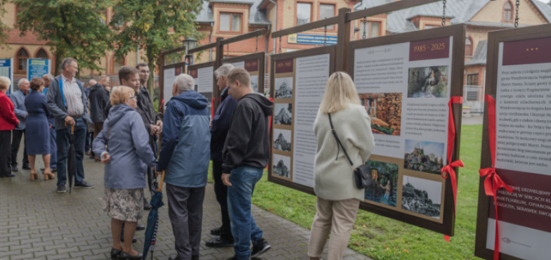W sanktuarium odsłonięto wystawę poświęconą licheńskiej Golgocie