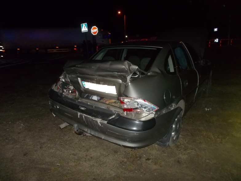 Wypadek w Żdżarach. Zderzenie osobówki z ciężarówką. Kobieta z dzieckiem w szpitalu