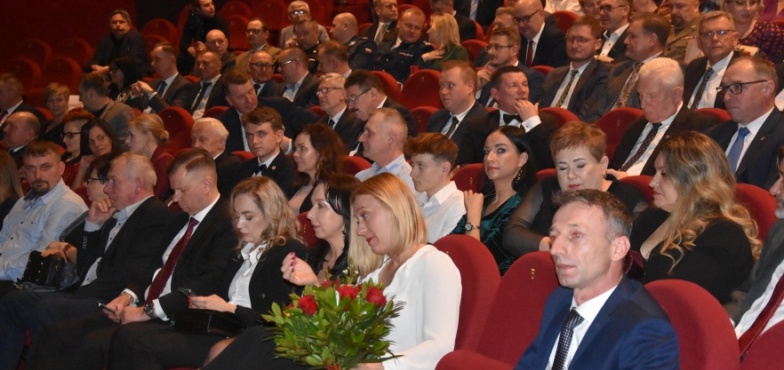 „Sukcesy osiąga się trudną, ciężką pracą, ale łatwiej jest, kiedy wokół są ludzie życzliwi”. Statuetki trafiły do wyróżnionych