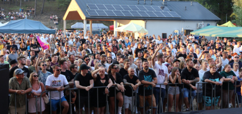 Zabawa na plaży podczas Dni Skulska. Wystąpił raper Peja