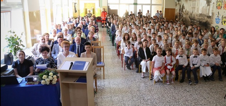 „Mądrym być to wielka sztuka, być dobrym jeszcze większa”. Jubileusz w szkole