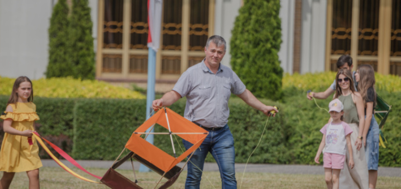 Sanktuaryjny Dzień Ojca w Licheniu. Robili i puszczali latawce