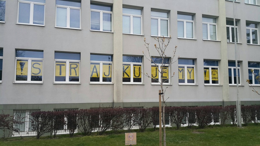 To kolejny dzień protestu. Listy strajkowe podpisało dziś 804 nauczycieli 