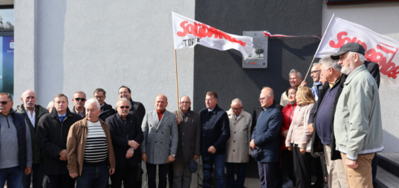 „W tym budynku 45 lat temu zebrało się grono ludzi, dla których ważna była wolna i niepodległa Polska”