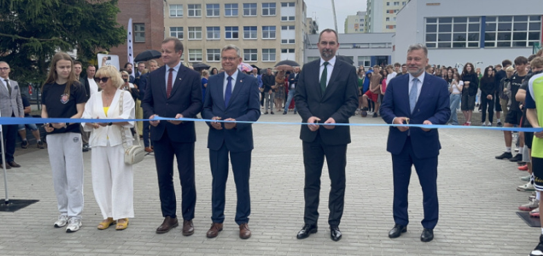 „To największa inwestycja w historii szkoły”. Kompleks boisk przy III LO oficjalnie otwarty