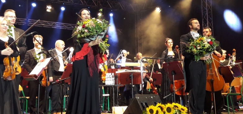 Wyruszyliśmy w muzyczną podróż do słonecznej Hiszpanii. Koncert Świętojański na konińskiej Starówce   