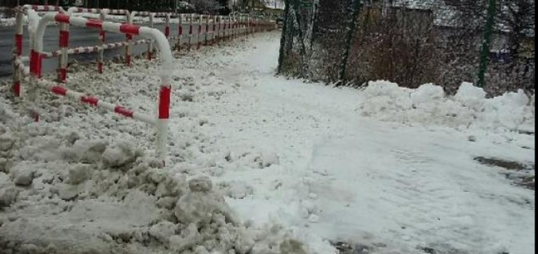 Na całej połaci śnieg. Niestety także na chodnikach 