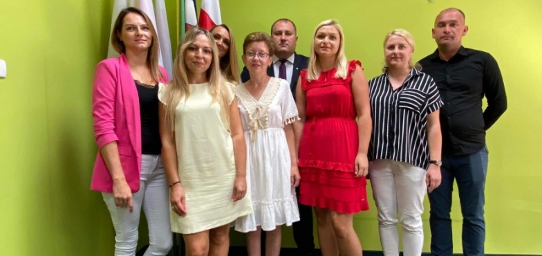 Awanse dla nauczycieli. Wójt wręczył im dokumenty