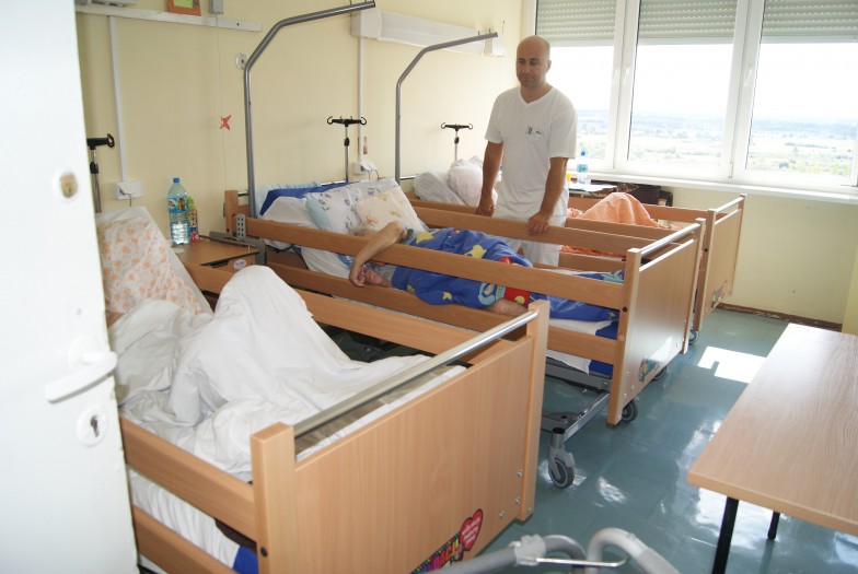 30 łóżek dla obłożnie chorych