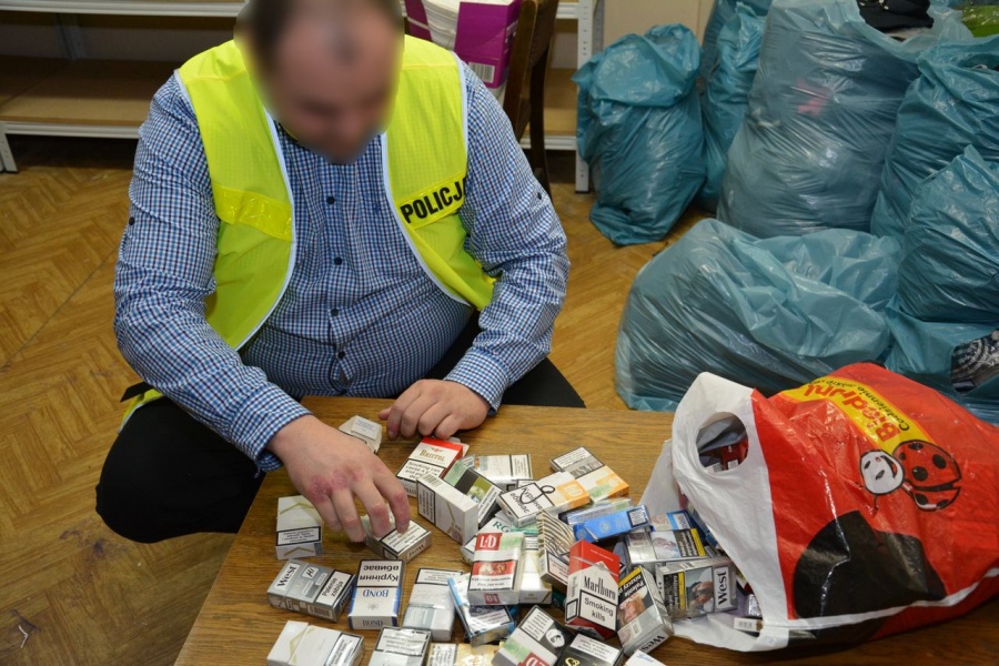 Akcja na bazarze na V Osiedlu. Nielegalne papierosy sprzedawał tylko znajomym