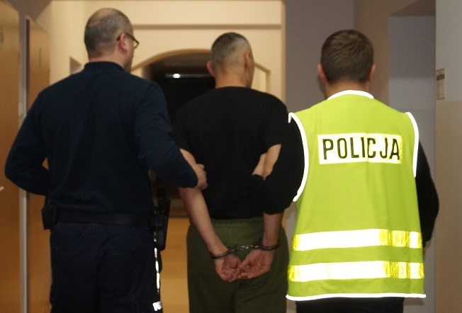 Kradł w marketach. Policjantów zapewniał, że organizuje zaręczyny
