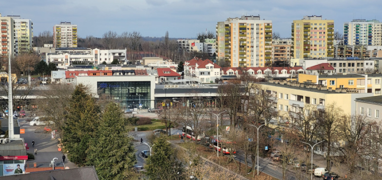 Elektroniczne tablice naprowadzające na wolne miejsca w Strefie Płatnego Parkowania i zielona fala w centrum Konina 