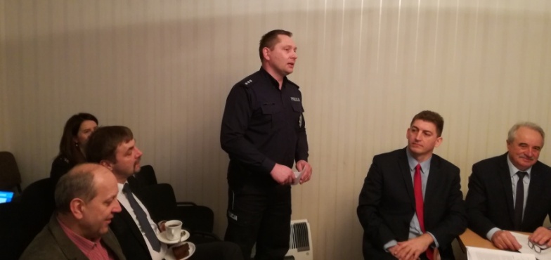 Jeden komisariat, 20 tysięcy mieszkańców. Policja musi dotrzeć do wszystkich, więc prosi samorządy o samochód 