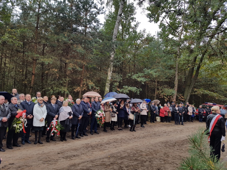 Pamiętają o zamordowanych podczas II wojny. Uroczystość pod pomnikiem w Białej Panieńskiej