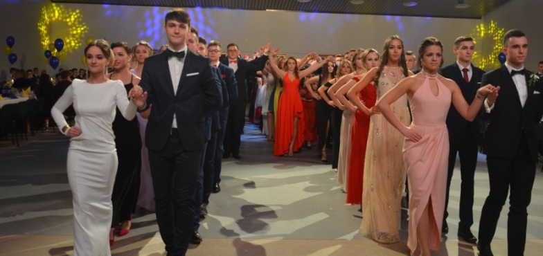 Studniówka III LO. Żeby dzisiaj się pięknie bawili, a potem pięknie żyli