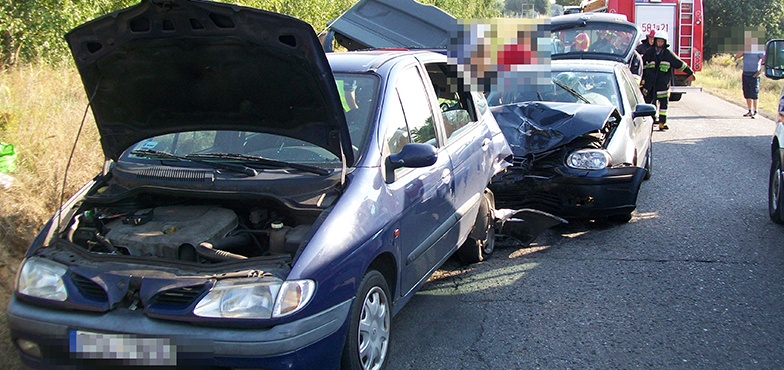 Wypadek na skrzyżowaniu w Józefowie. Trzy osoby trafiły do szpitala