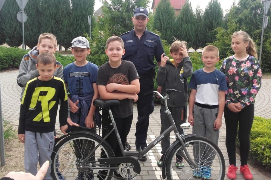 Uczniowie zdobywali kartę rowerową. Na placu manewrowym w Skulsku