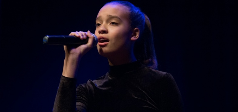 O jej występie w amerykańskiej edycji „Mam Talent” piszą na całym świecie. Sara James dwa razy zaśpiewała na festiwalu dziecięcym w Koninie