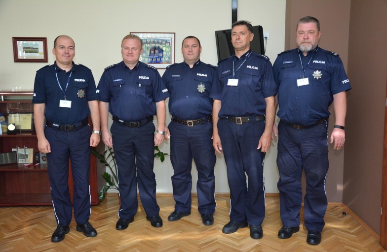 Na emeryturę po 26 latach pracy. Komendant pożegnał oficera dyżurnego