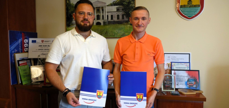 Obie drogi powstaną do końca roku. Wójt podpisał umowę z wykonawcą