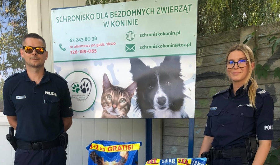 Policjanci zorganizowali zbiórkę karmy dla bezdomnych zwierząt 