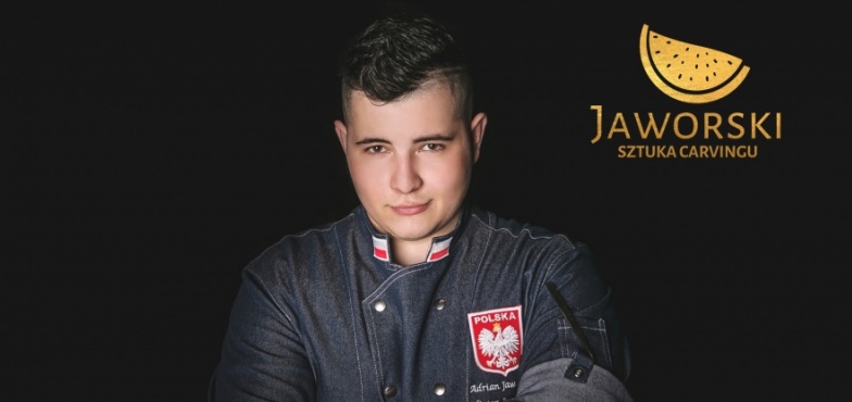 Mistrz carvingu pokazał jak zrobić dekoracje na świąteczny stół cz. 2
