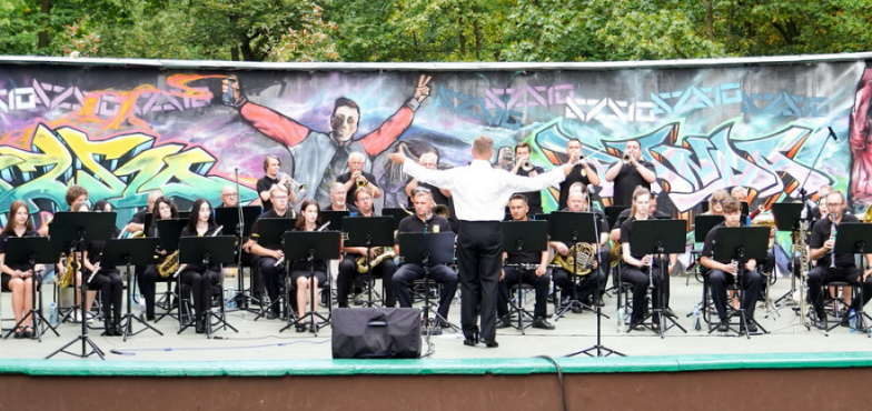 Orkiestra zagrała dla mieszkańców. Koncert z okazji Dnia Wojska Polskiego