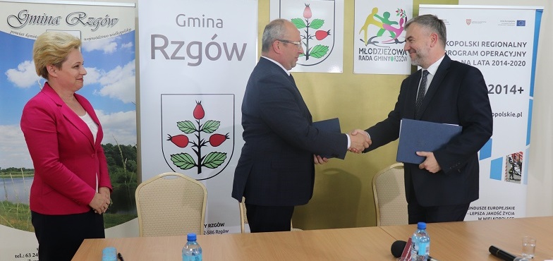 Dwie szkoły do remontu. Marszałek przywiózł pieniądze
