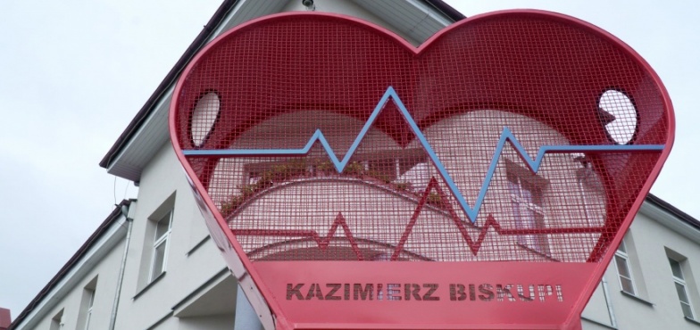 Zbierają nakrętki po napojach, mleku czy chemii gospodarczej. Serce stanęło przed ośrodkiem kultury 