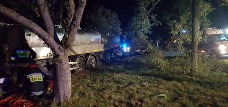 Śmiertelny wypadek. Samochód osobowy zderzył się z ciężarówką 