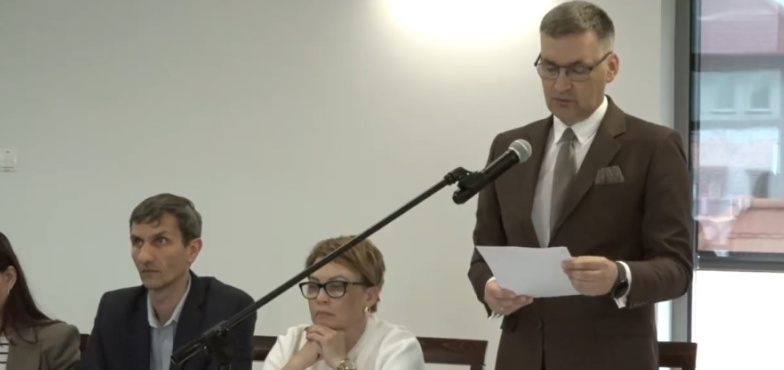 Sesja absolutoryjna w Ślesinie. „Nie zgadzam się z kłamstwami i manipulacjami uderzającymi we mnie i urzędników”