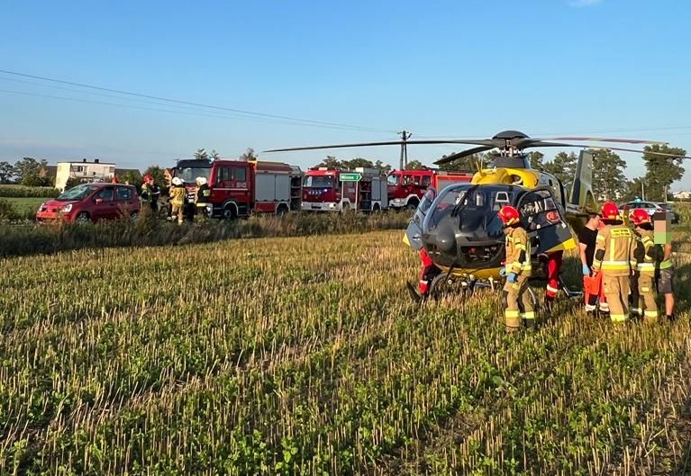 Poważny wypadek w powiecie słupeckim. Dziecko zabrane śmigłowcem LPR do szpitala