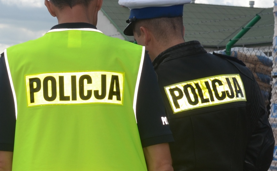 Awanturował się i zdemolował drzwi. Pijany wandal zatrzymany