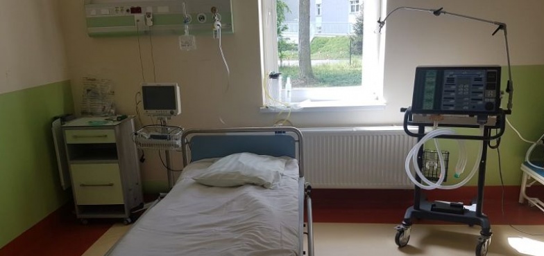 Przebadano jeszcze 20 osób z personelu onkologii. Po tym jak wykryto COVID-19 u 54-letniej pacjentki