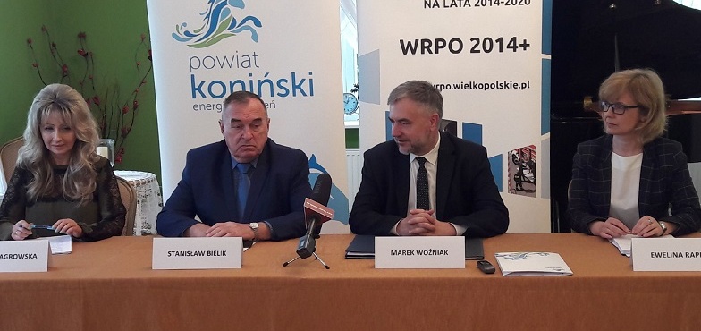 Wyremontują pałac w Żychlinie. Marszałek podpisał umowę ze starostą 
