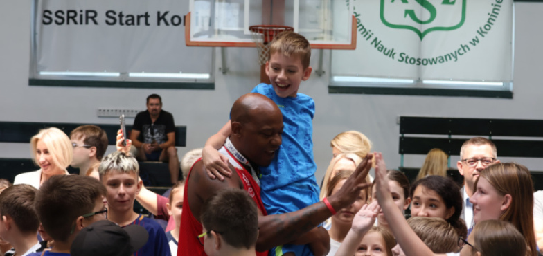 Wielka lekcja WF-u rozpoczęła Narodowy Dzień Sportu w Koninie
