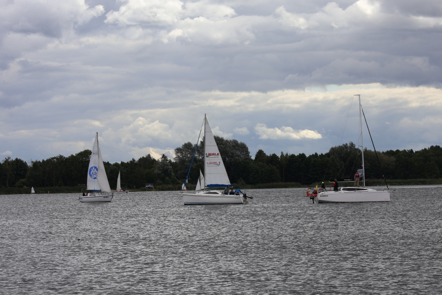 Wyniki regat, siatkówka plażowa i sukces zawodnika KLTC – flesz sportowy