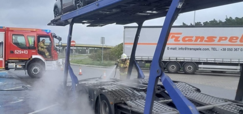 Pożar naczepy na autostradzie