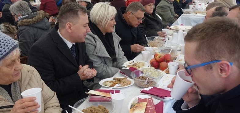 Bez spotkania wigilijnego, ale ze świątecznymi potrawami dla potrzebujących