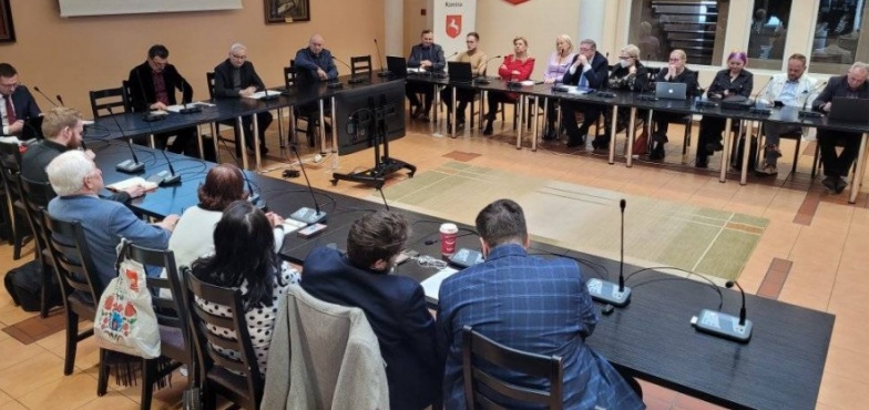 Z wodorowcem w Koninie jest jak z łazienką u Solskich?