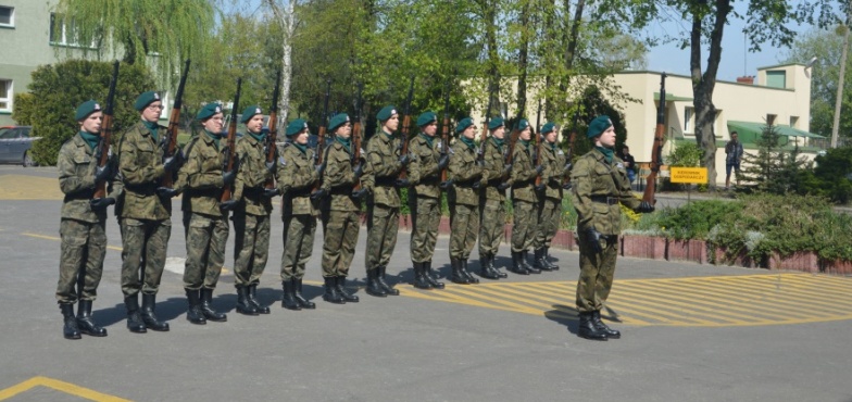 Rywalizowali mundurowi. Drużyna musztry z „Kopernika” okazała się najlepsza 