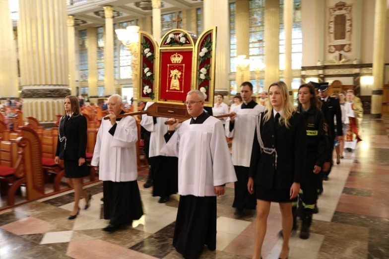 „Nie da się stać przy krzyżu w wierze, nadziei i miłości tylko trochę”. Odpust w Licheniu
