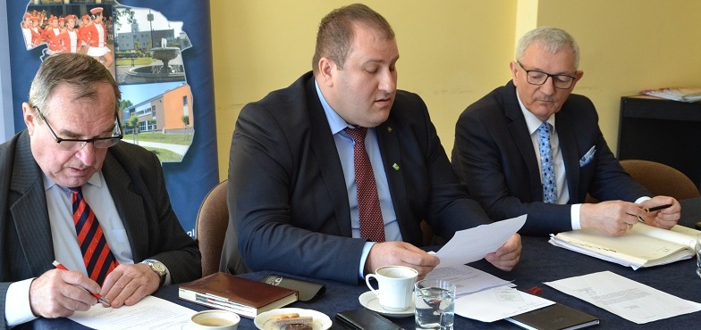 Dyskutowali o remontach dróg powiatowych. W Rychwale odbył się kolejny konwent