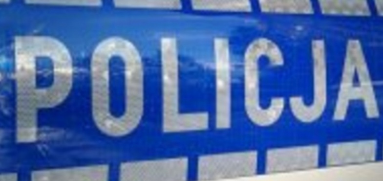 Policjanci pomogli mężczyźnie. Upadł na chodnik, dostał drgawek